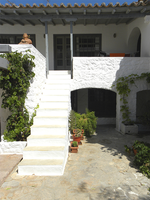 Marble staircase to the first floor terrace and the two bedrooms